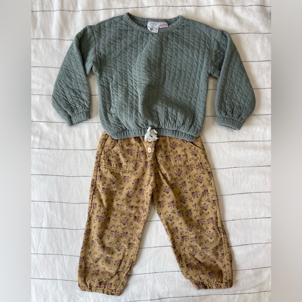 Zara sage green quilted sweatshirt. Made in Portugal size 3-4 years